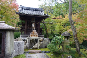 Shrine in the gardens of Eikan-do