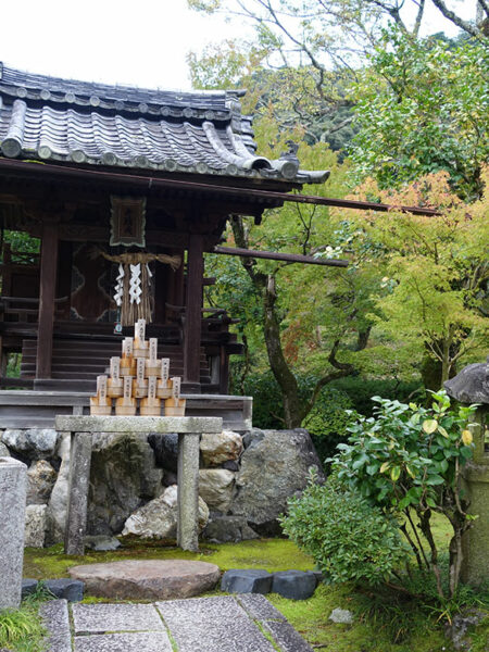 Shrine in the gardens of Eikan-do