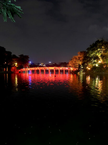 Hohan Kiem lake