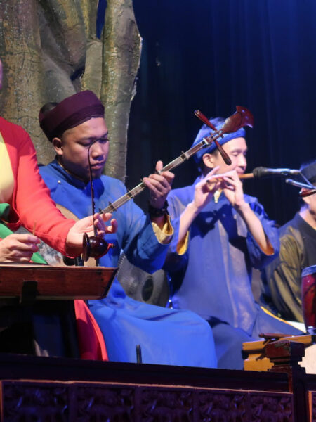 Water puppet theatre musicians