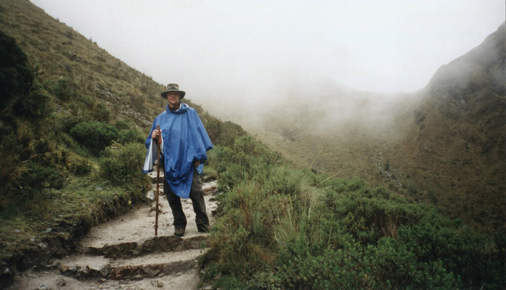 Heading up to Warmi Wañusqa (Dead Woman's Pass)
