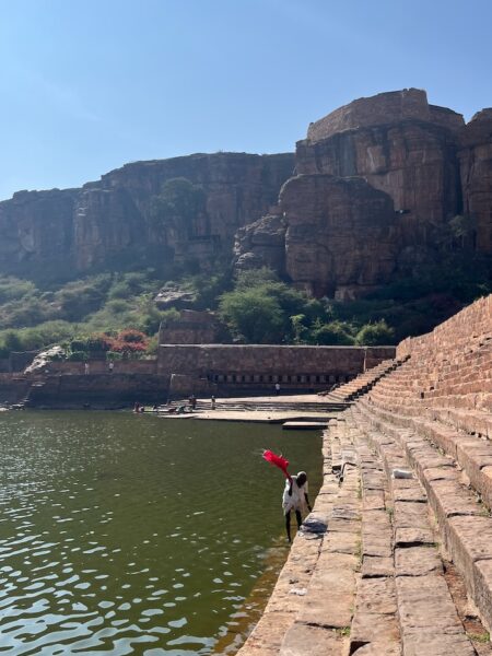 Washing on the steps of Agastya lake