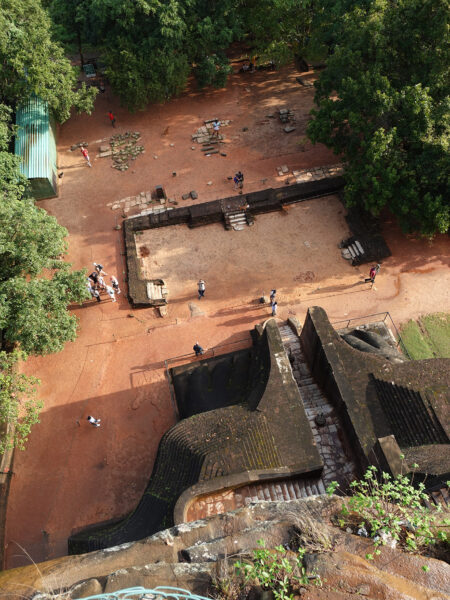 Sigiriya rock descent