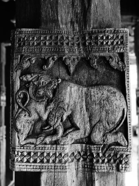 Embekke carving