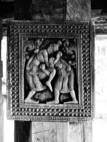 Embekke carving