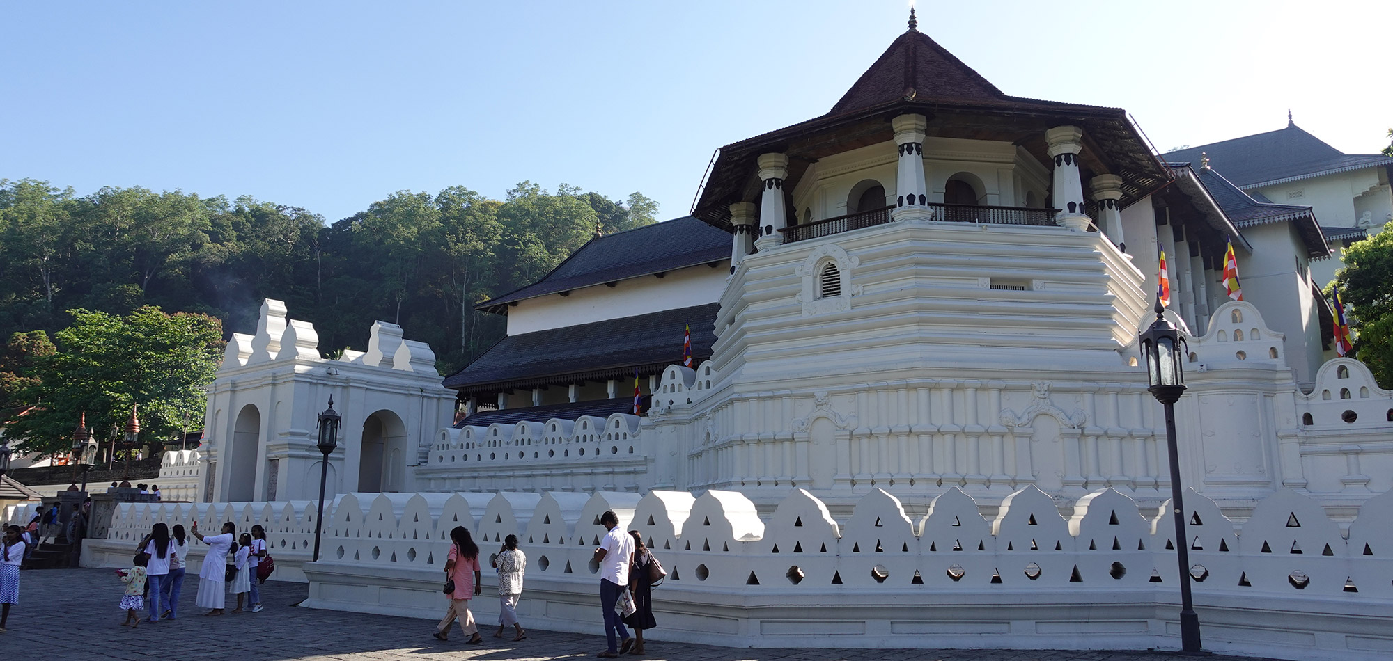 Kandy: Temple of the Tooth, Drumming and Dancing